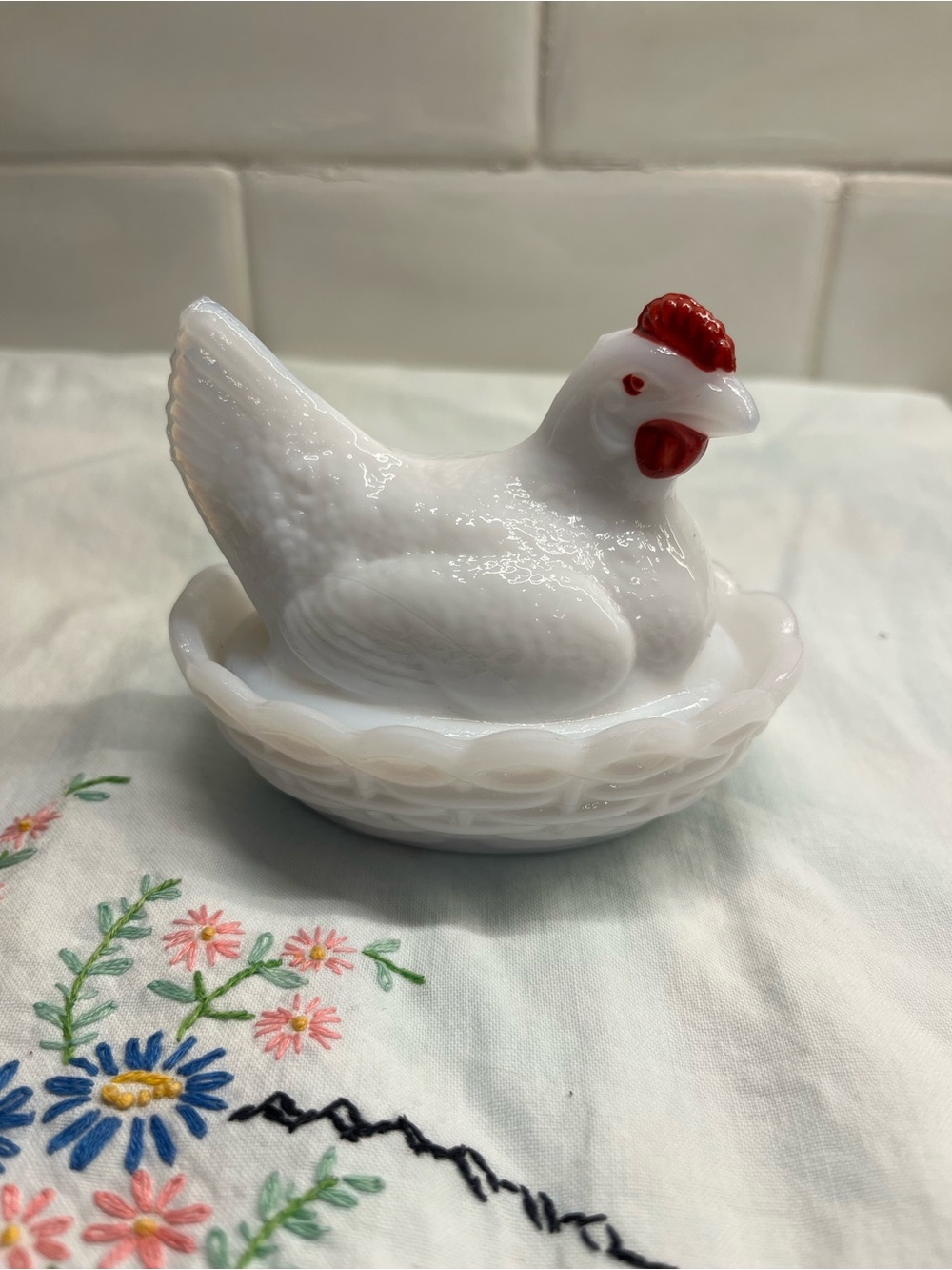 Small Vintage Westmoreland White Milk Glass Hen/Chicken On Nest Dish